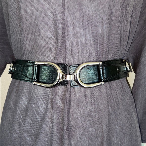 BLACK LEATHER BELT, silver stirrup buckle, front hook, buckle detail. M adj. EUC - Picture 3 of 17